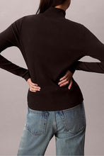 Load image into Gallery viewer, WOVEN LABEL TURTLENECK