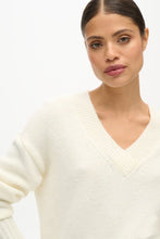 Load image into Gallery viewer, ESSENTIAL V NECK KNITTED TOP