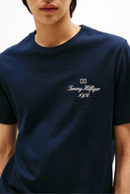 Load image into Gallery viewer, OUTLINE FLAG SCRIPT TEE