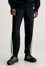 Load image into Gallery viewer, CUT OFF LOGO TAPE PANTS